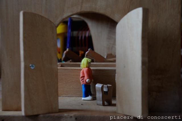 casetta bambole di legno